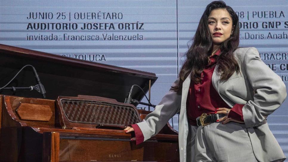 Mon Laferte prepara su gira por México y cuenta que ya tiene la nacionalidad