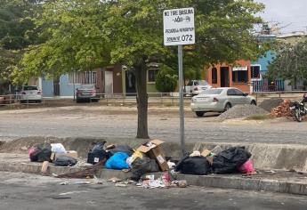 Detienen a 4 personas por tirar basura y escombros en canal pluvial