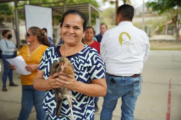 Mujeres de Badiraguato se convertirán en empresarias en la producción de aves