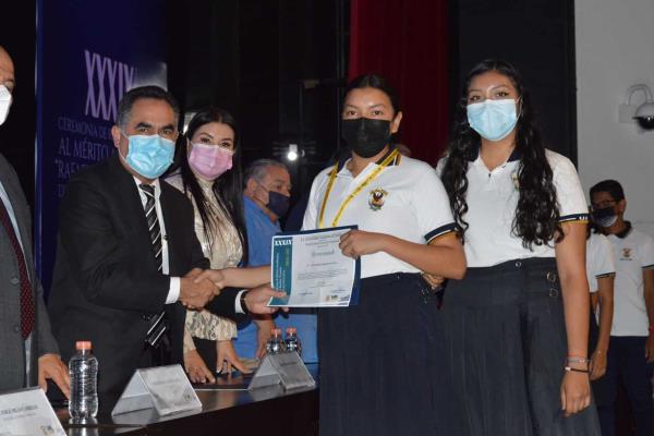 La UAS premia la excelencia de 143 estudiantes de bachillerato