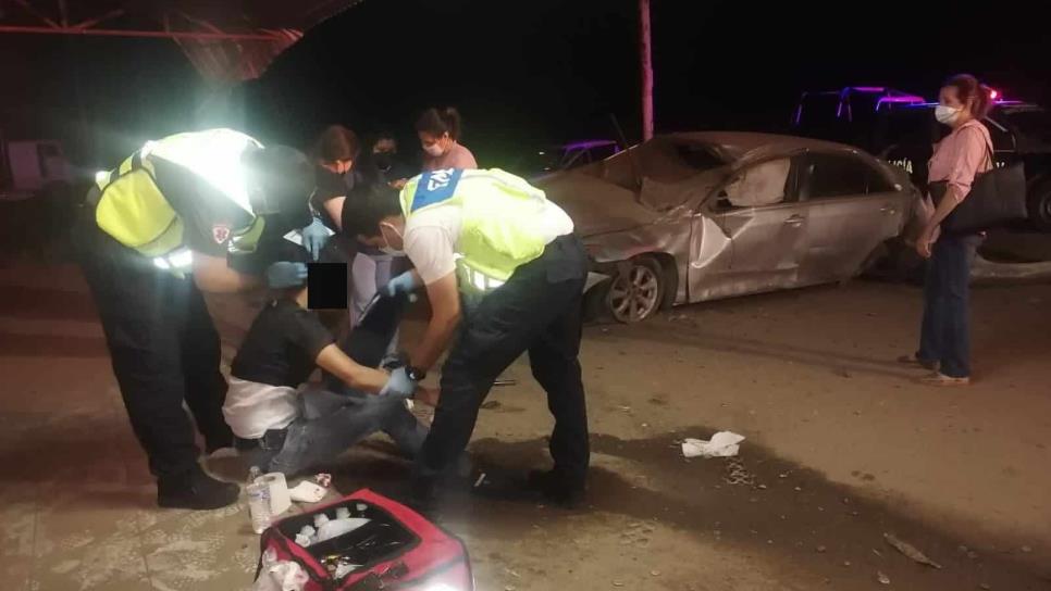 Volcadura deja joven lesionado en la carretera Los Mochis-Ahome