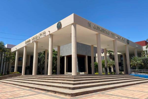Congreso intenta notificar a Estrada Ferreiro y este se esconde