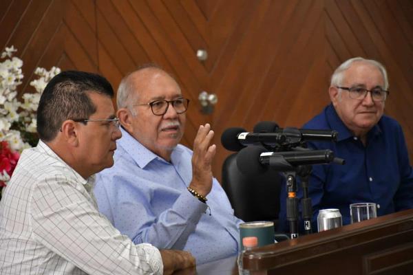 «El Químico» Benítez evita opinar a señalamientos de no poder solventar 823 millones a la ASF