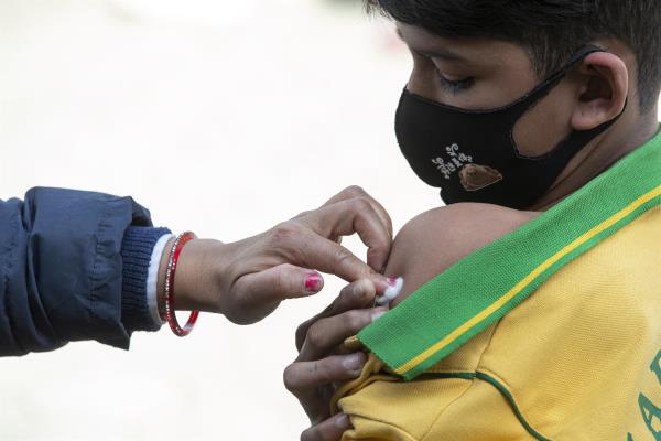 SEPyC y Salud refuerzan vacunación anticovid en secundarias
