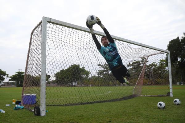Ocho jóvenes de fuerzas básicas entrenan con Mazatlán F.C.