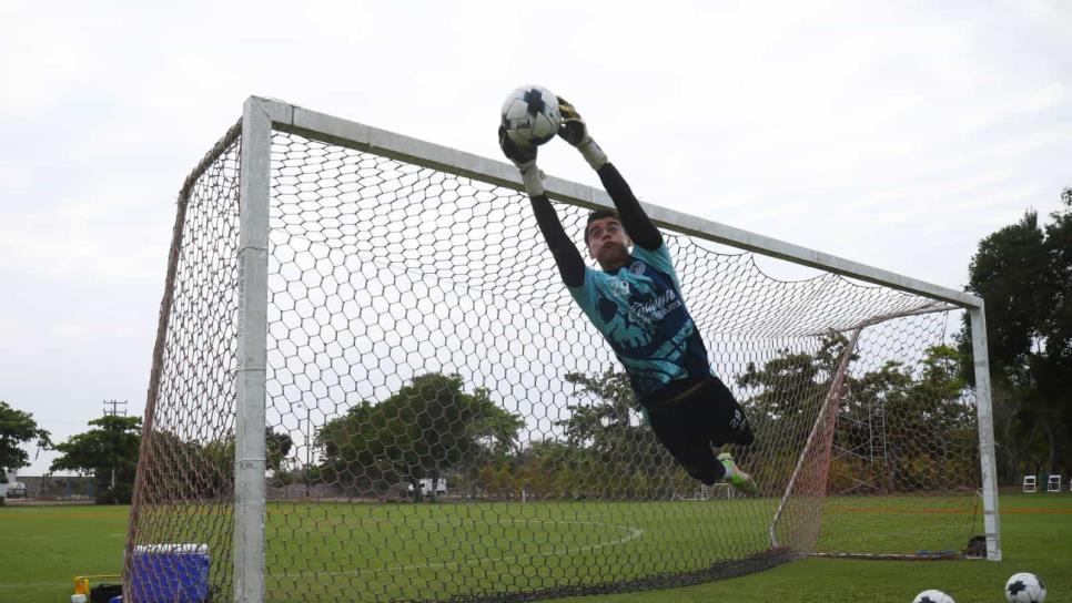 Ocho jóvenes de fuerzas básicas entrenan con Mazatlán F.C.