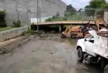 Bodega se apropia de calle, la cierra y ahora el agua no corre en Prado Bonito