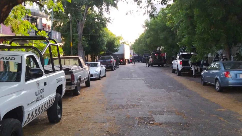 Sacan miles de litros de sustancias quimicas de un inmueble de la colonia Centro, en Culiacán