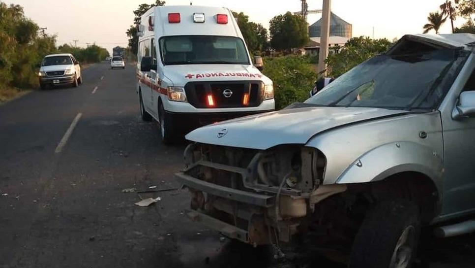 Padre e hijos lesionados al volcar cerca de la pista de Camagüey, Guasave Padre e hijos lesionados al volcar cerca de la pista de Camagüey, Guasave