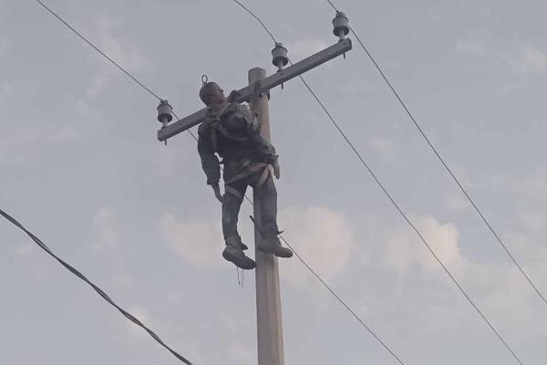 Reportan una persona colgada… era un muñeco de pruebas