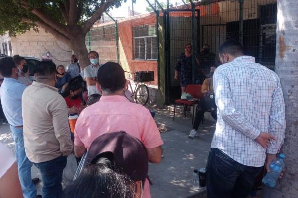 Inicia obra de rehabilitación en la Justo Sierra; padres rechazan clases en línea