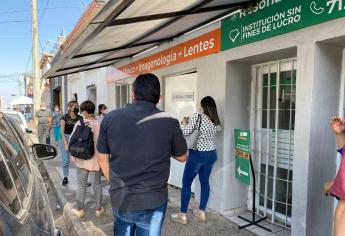 Regresan las filas para pruebas covid en Culiacán; hasta a niños se las hacen