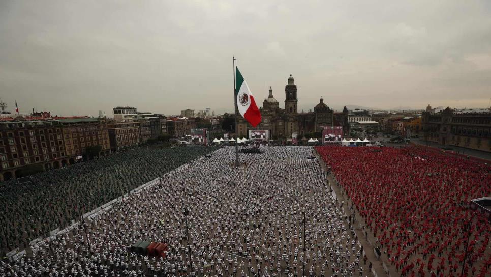 México logra récord Guinness con clase masiva de boxeo en el Zócalo