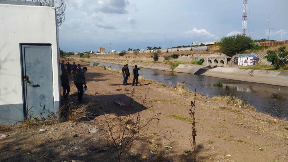 Sale cadáver a flote en el canal Recursos en Culiacán