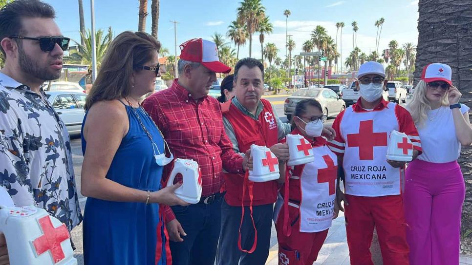 Alcalde de Ahome sale a las calles a «botear» para ayudar en la colecta de Cruz Roja