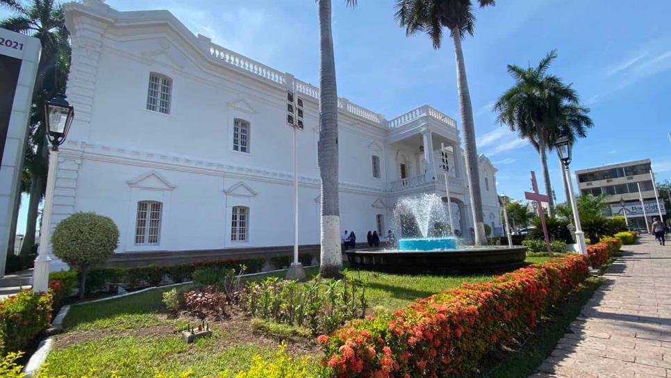 Toman medidas contra guardias que dejaron meter corona fúnebre al Ayuntamiento Toman medidas contra guardias que dejaron meter corona fúnebre al Ayuntamiento