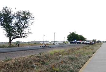 Joven jornalero muere tras caer de vehículo en la carretera La 20, en Villa Juárez, Navolato