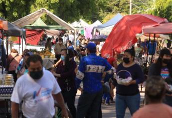 Pese a incremento de casos covid-19, tianguis operan sin más restricciones