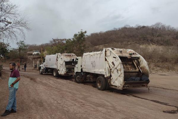 Denuncia el «Químico» ordeña masiva de gasolina en vehículos oficiales