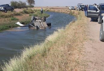 Mueren dos primos, uno menor de edad, tras volcar y caer al canalón en Estación Naranjo