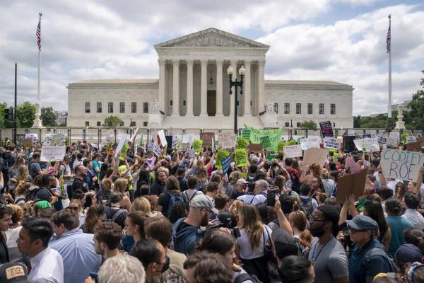 Tres estados de EEUU prohíben el aborto, otros 23 lo podrían hacer pronto