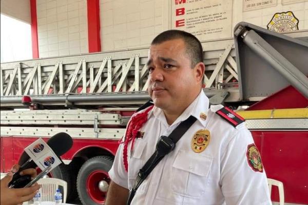 Rinde protesta Manuel Valdez como el nuevo Comandante del Departamento de Bomberos de Los Mochis