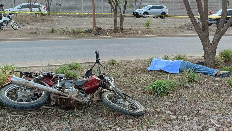 Muere albañil al sufrir accidente en la moto en que viajaba en Guamúchil