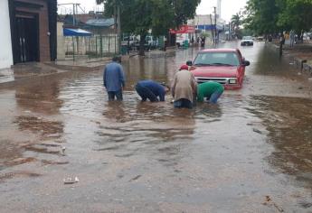 Lluvias paralizan parcialmente obras grandes de Ahome