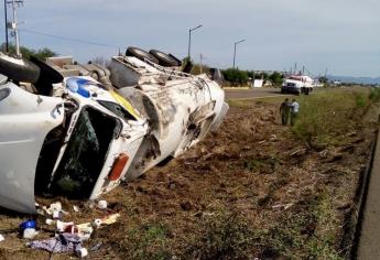 Vuelca pipa cargada con gasolina en el Valle del Carrizo