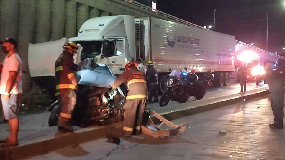 Aparatoso choque en túnel de gas Valle, en Culiacán, deja tres heridos