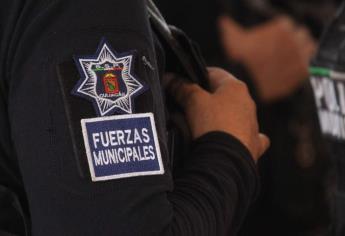 Policías lo detienen por «sospechoso» y le quitan $700: denuncia ciudadano