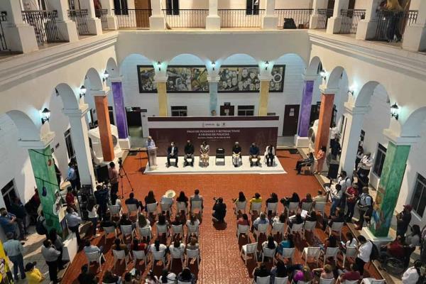 Ayuntamiento de Navolato paga pensiones y retroactivos a viudas de policías