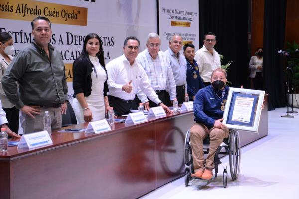 El gobernador Rocha Moya se suma a los premios para las Águilas UAS