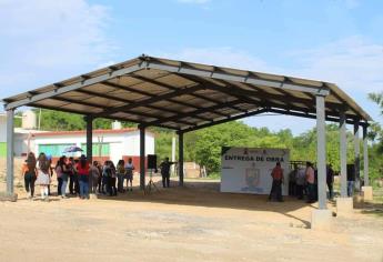 Alcalde de Sinaloa se compromete ayudar en la rehabilitación de las escuelas del municipio
