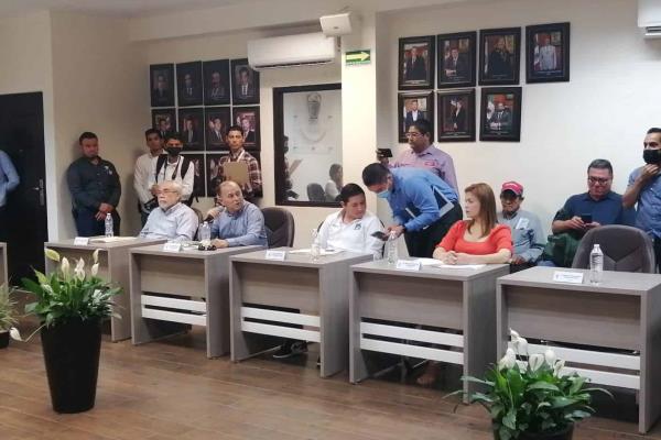 Se agarran regidores del PAS en pleno sesión de Cabildo de Ahome