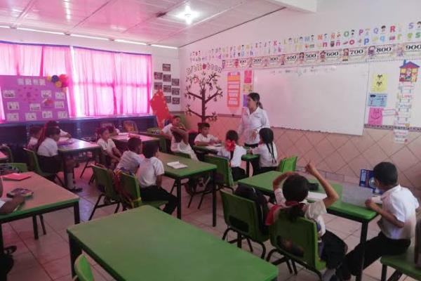 Denuncian a director de primaria por supuestos malos tratos y discriminación a una alumna