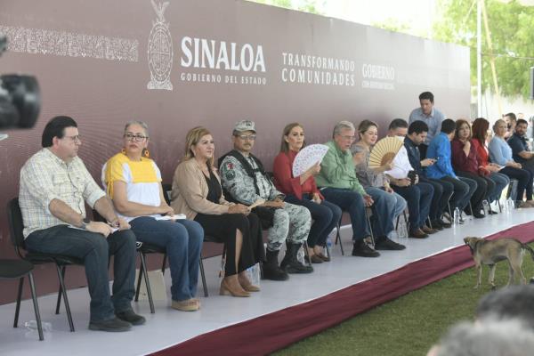Llega gobernador a Escuinapa con calles a pavimentar, y otras ya terminadas