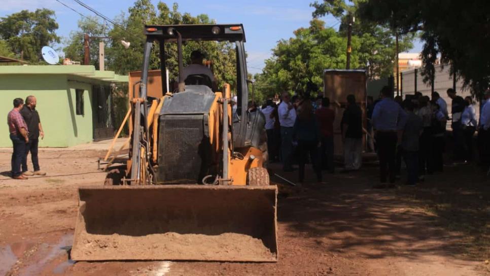 Inicia la pavimentación de calle aledaña a la UPES de Los Mochis