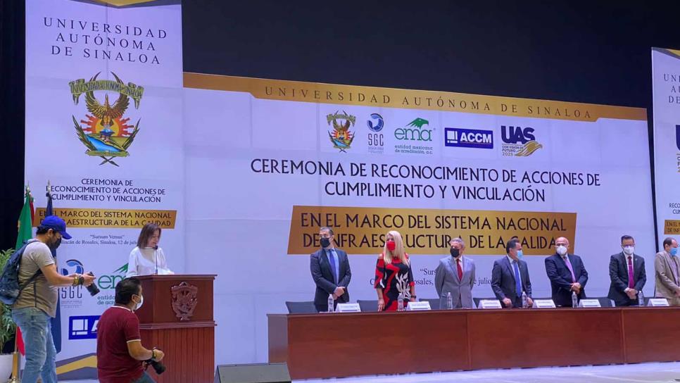 Certifican a las UAS por procesos administrativos: entregan reconocimientos