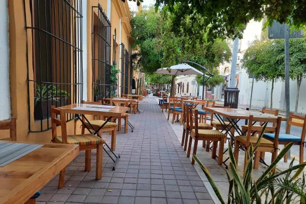 Restaurantes de Mazatlán abren oferta laboral para jóvenes estudiantes
