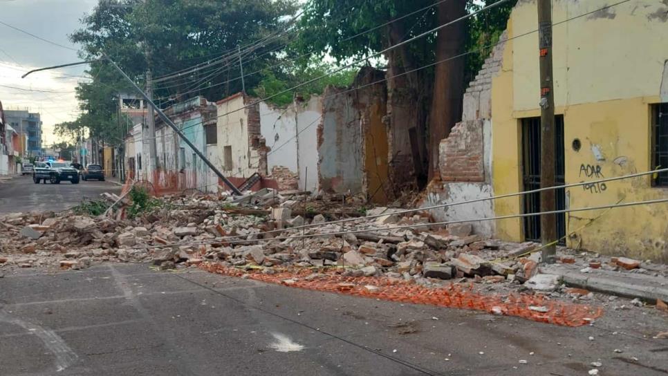 Se derrumba parte de casa antigua de la colonia Centro, en Culiacán