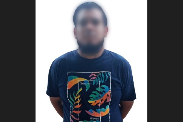 Hombre abordado por policías por «actitud nerviosa» resulta con tres órdenes de aprehensión