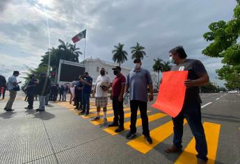 Policías jubilados bloquean la Obregón: exigen que se cumpla aumento en sus pensiones