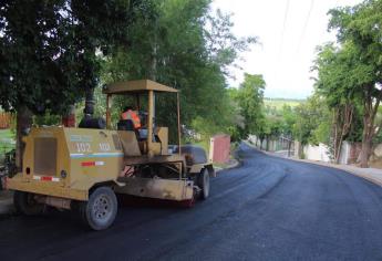 Ayuntamiento de Badiraguato rehabilita calles que conducen al Hospital Integral