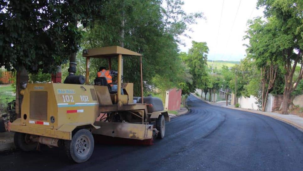 Ayuntamiento de Badiraguato rehabilita calles que conducen al Hospital Integral