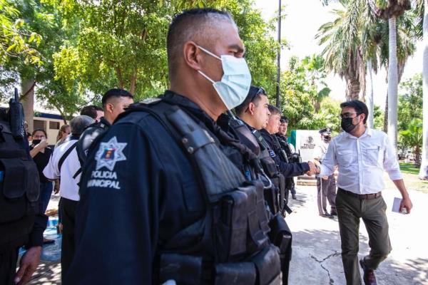 Alcalde entrega motocicletas y bicicletas para fortalecer recorridos de seguridad en Culiacán