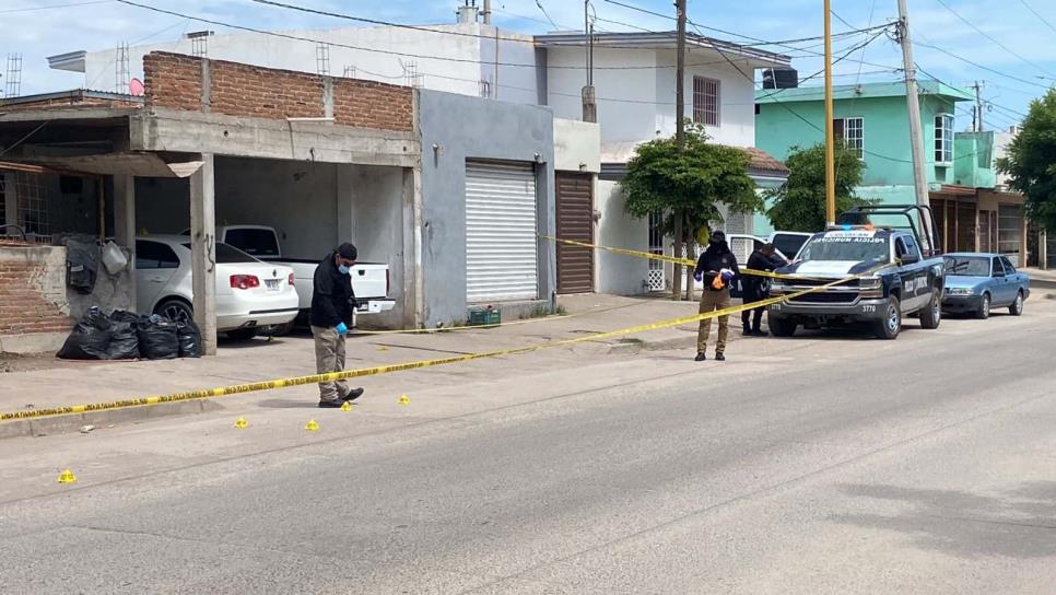 Balean carros estacionados en la colonia Servidores Públicos, en Culiacán