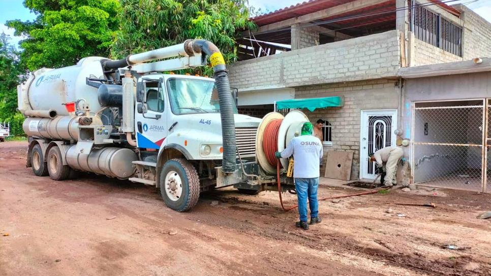 Desasolvan drenajes en Los Mochis para evitar colapsos por lluvias