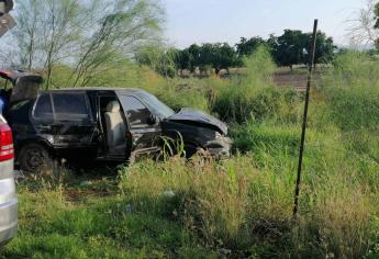 Le roban su bolso, luego la chocan cuando regresaba a casa: queda lesionada