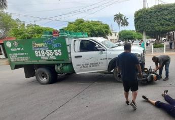 Dos mujeres terminan en el hospital tras desigual choque en Los Mochis